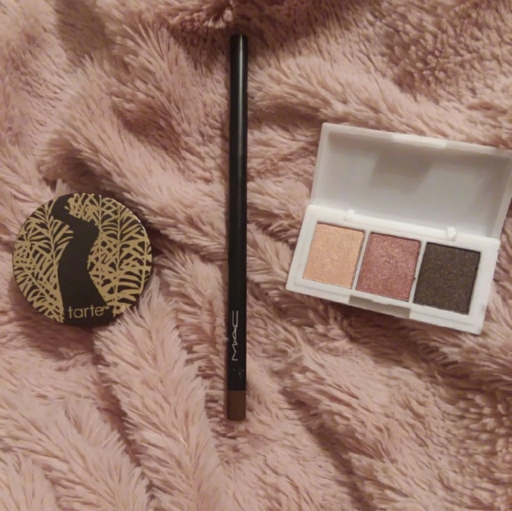 Make up bundle tarte never opened